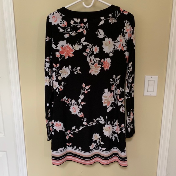 White House Black Market Black and Pink Tunic Top - Picture 2 of 7